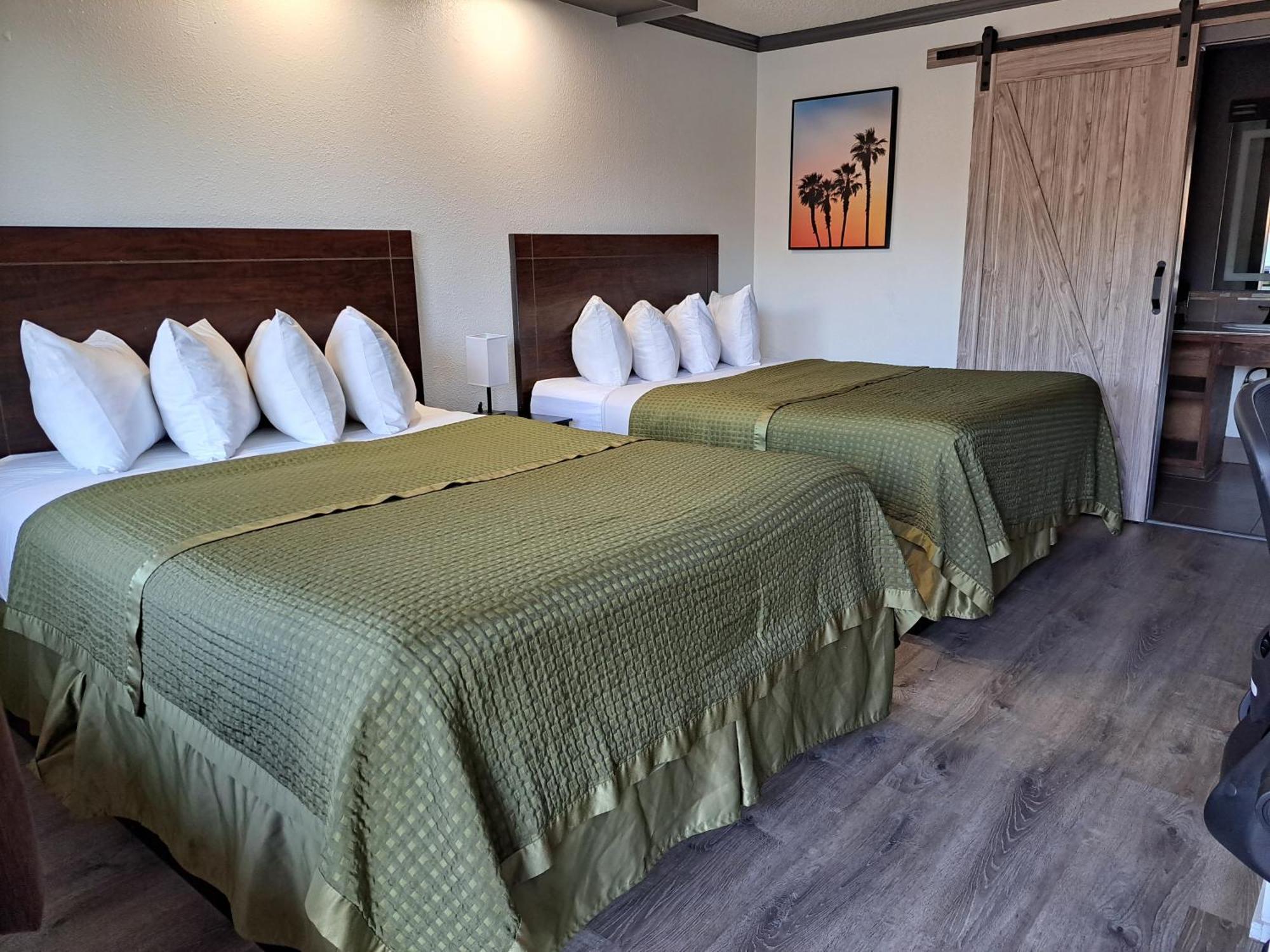 Dunes - Motel 2*